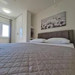 Apartament T&a With Jacuzzi And Barbecue *