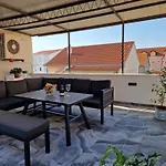 Apartament T&a With Jacuzzi And Barbecue Kaštela