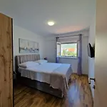 T&a With Jacuzzi And Barbecue Apartament Kaštela