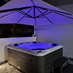T&a With Jacuzzi And Barbecue