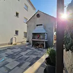 T&a With Jacuzzi And Barbecue Apartament Kaštela