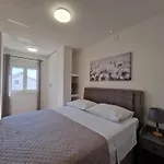 Apartament T&a With Jacuzzi And Barbecue Kaštela
