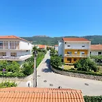 Apartament T&a With Jacuzzi And Barbecue Kaštela