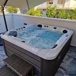 T&a With Jacuzzi And Barbecue Kaštela