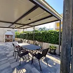 Apartament T&a With Jacuzzi And Barbecue Kaštela