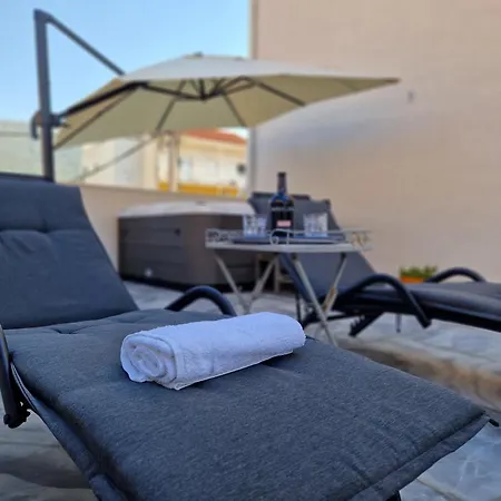 T&a With Jacuzzi And Barbecue Apartment Kastela