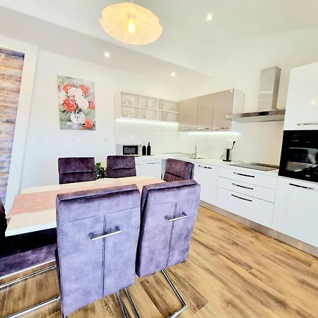 Apartment T&a With Jacuzzi And Barbecue Kastela