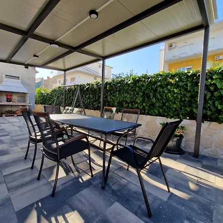 T&a With Jacuzzi And Barbecue Kastela