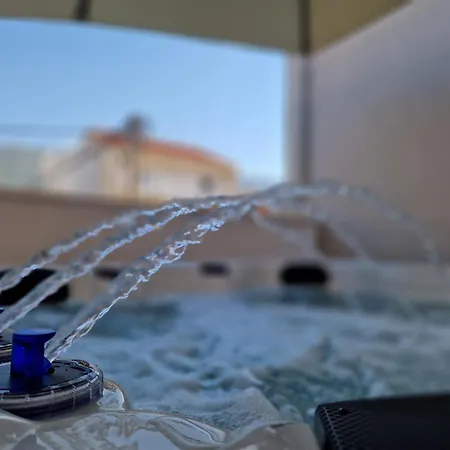 Apartment T&a With Jacuzzi And Barbecue
