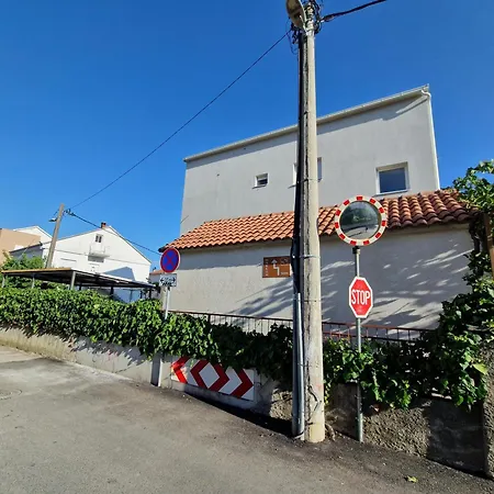 Apartament T&a With Jacuzzi And Barbecue Kaštela