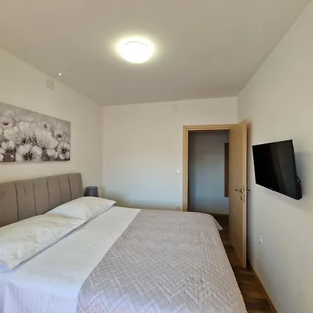 Apartment T&a With Jacuzzi And Barbecue Kastela