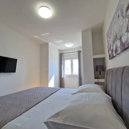 Apartment T&a With Jacuzzi And Barbecue