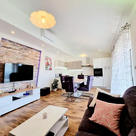 T&a With Jacuzzi And Barbecue Apartment *