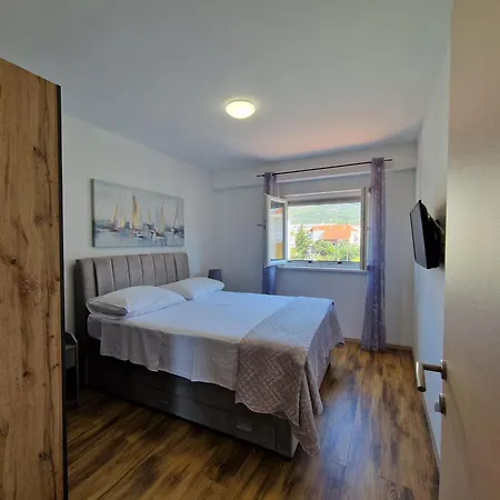 T&a With Jacuzzi And Barbecue Apartment Kastela