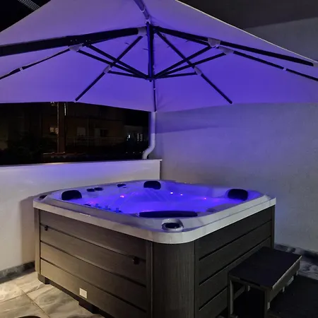 T&a With Jacuzzi And Barbecue