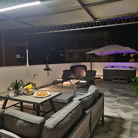T&a With Jacuzzi And Barbecue