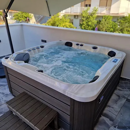 T&a With Jacuzzi And Barbecue Kastela