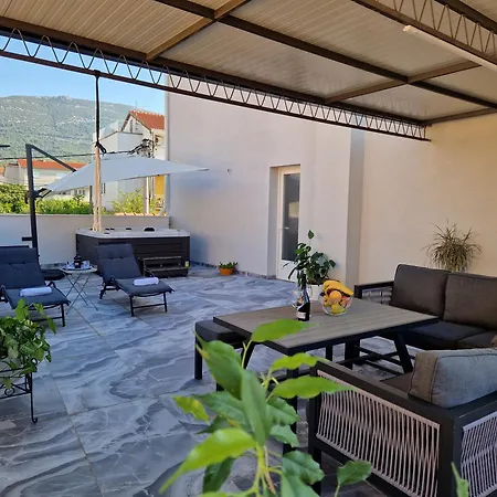 T&a With Jacuzzi And Barbecue Apartment