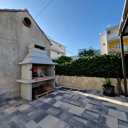 T&a With Jacuzzi And Barbecue * Kastela