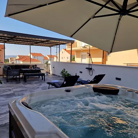 T&a With Jacuzzi And Barbecue Apartment