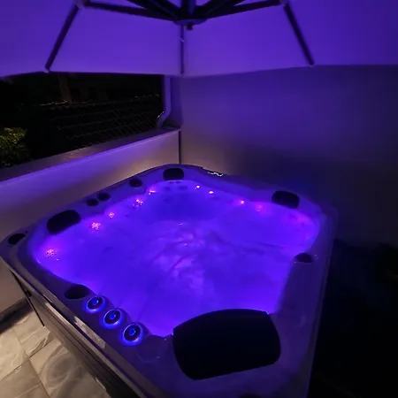 Apartment T&a With Jacuzzi And Barbecue