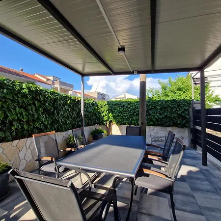 T&a With Jacuzzi And Barbecue Apartment Kastela
