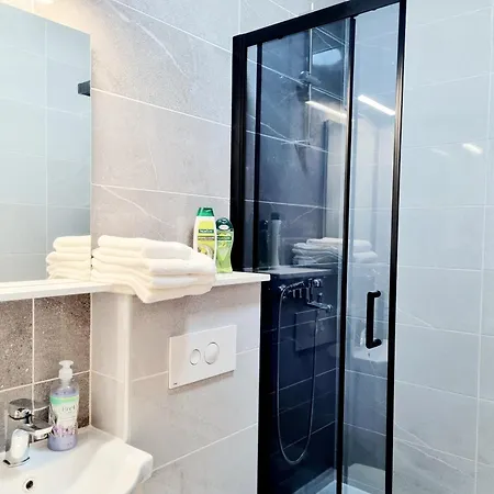 Apartment T&a With Jacuzzi And Barbecue Kastela